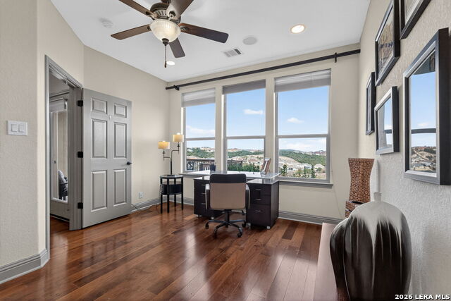 Image 17 of 38 For 8250 Cruiseship Bay  Unit 402