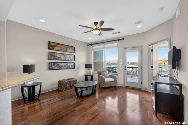 Image 7 of 38 For 8250 Cruiseship Bay  Unit 402