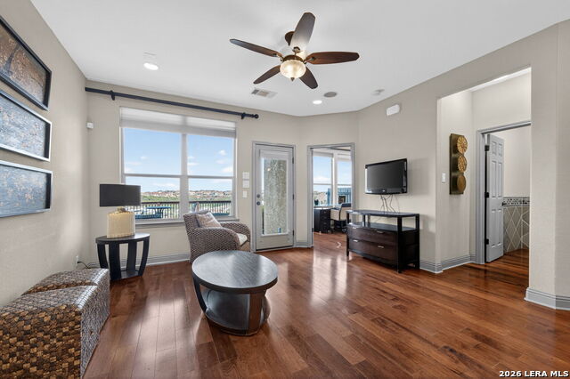 Image 8 of 38 For 8250 Cruiseship Bay  Unit 402