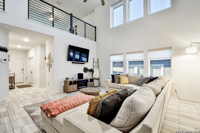 Image 5 of 35 For 8863 Grey Elm