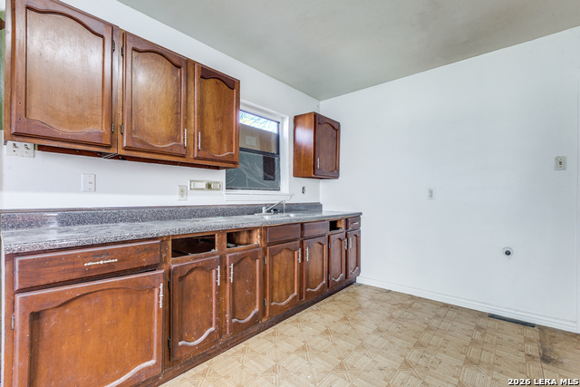 Image 10 of 22 For 2207 Bronte  