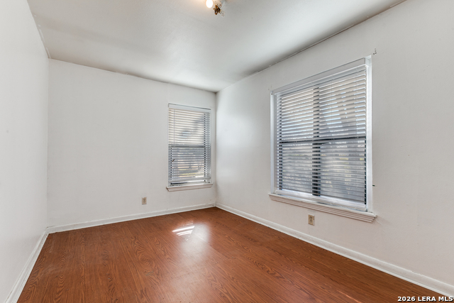 Image 16 of 22 For 2207 Bronte  