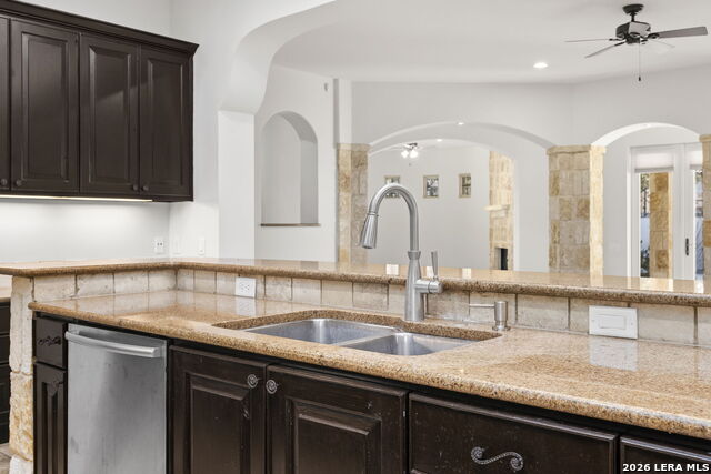 Image 17 of 44 For 32 Worthsham