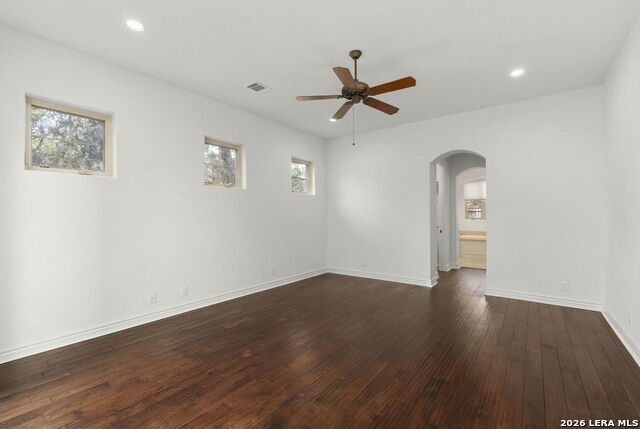 Image 22 of 44 For 32 Worthsham