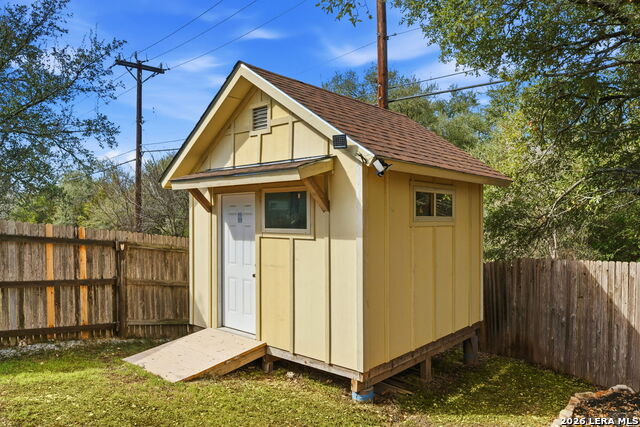 Image 28 of 33 For 25919 Torch Lily