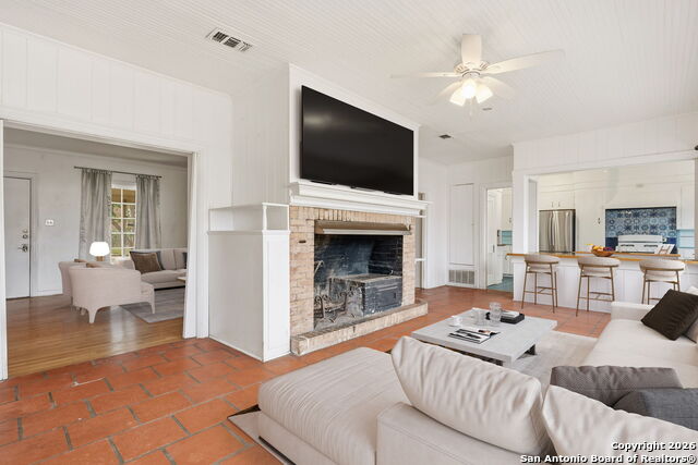 Image 18 of 33 For 247 Club  