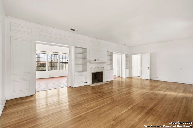 Image 8 of 33 For 247 Club  