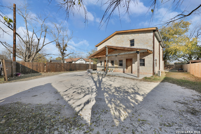 Listing photo id 4 for 122 Brink  