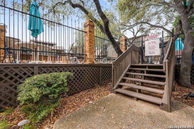 Image 26 of 29 For 11815 Vance Jackson  1402