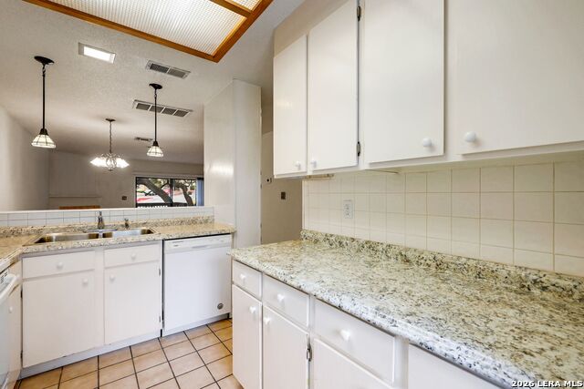 Image 4 of 29 For 11815 Vance Jackson  1402