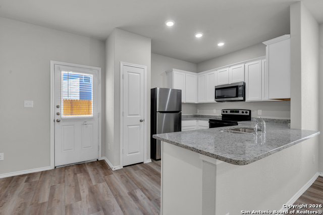 Image 4 of 28 For 8911 Fm 1560 611-612 N