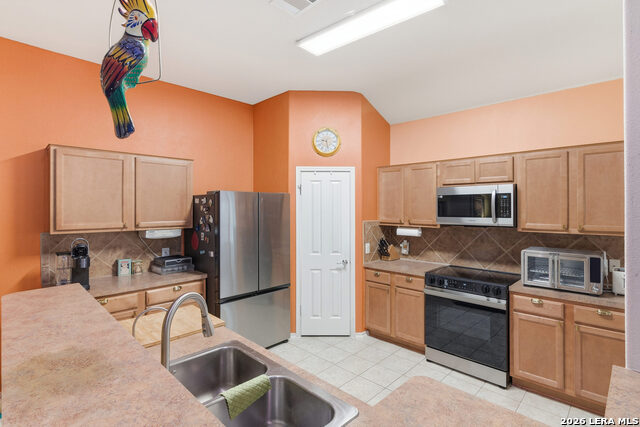 Image 6 of 43 For 532 Rooster  