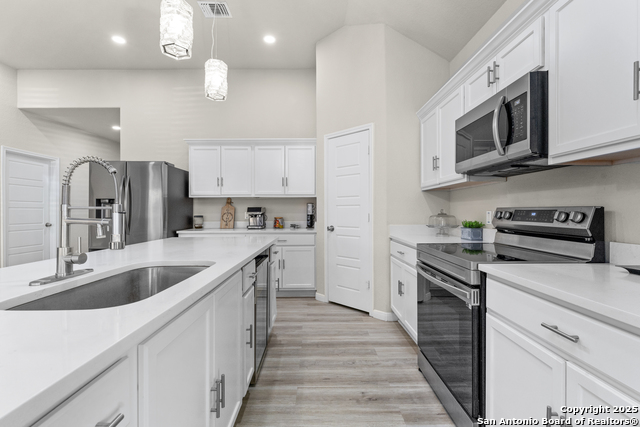 Image 18 of 37 For 16851 Griffin Rd #2