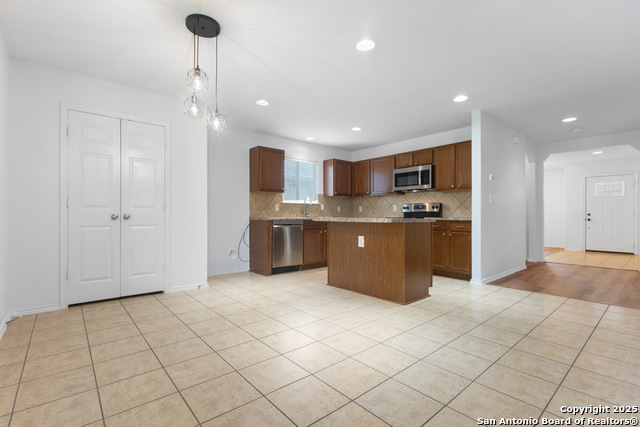 Image 5 of 31 For 9418 Madison Crk