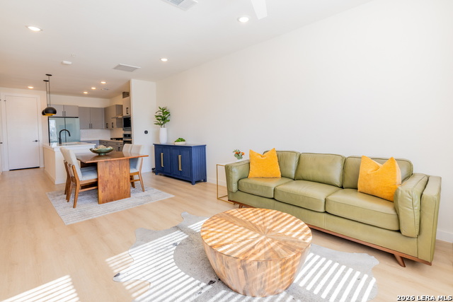 Image 11 of 23 For 719 Locust E 4110