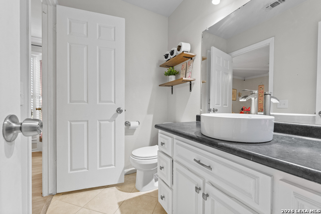 Image 21 of 30 For 165 Rampart Dr W 701