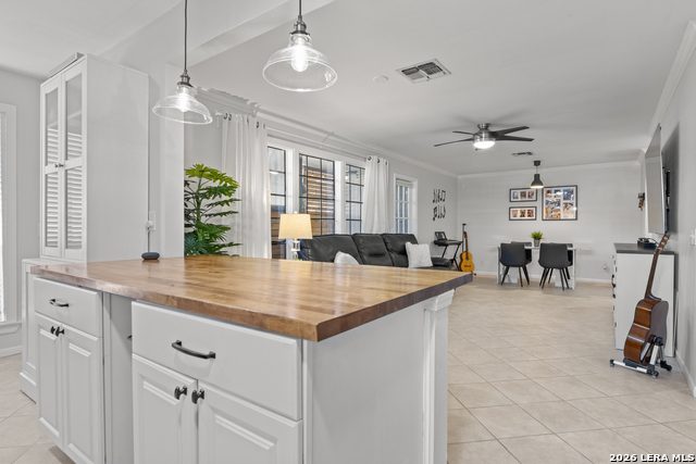 Image 5 of 30 For 165 Rampart Dr W 701