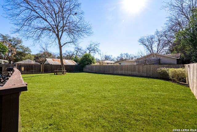 Image 22 of 27 For 313 James St