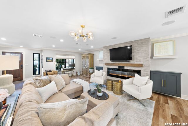 Image 3 of 27 For 313 James St