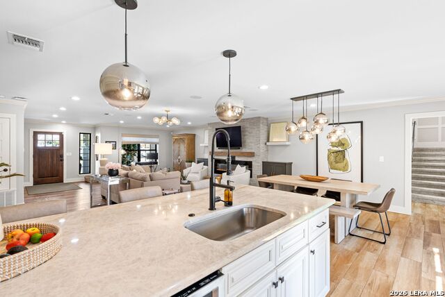 Image 5 of 27 For 313 James St