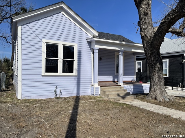 Image 3 of 22 For 821 Burleson