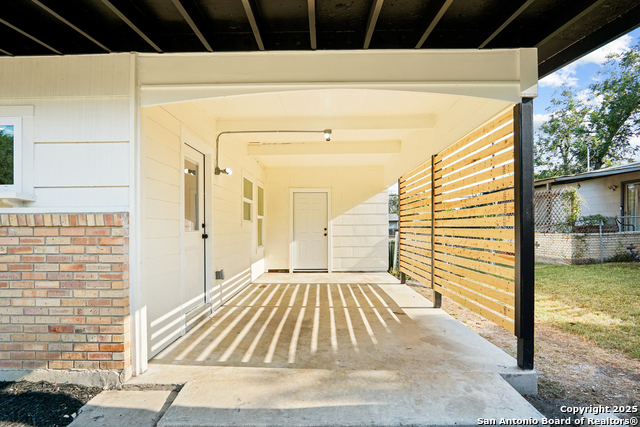 Image 14 of 16 For 462 Springwood Ln