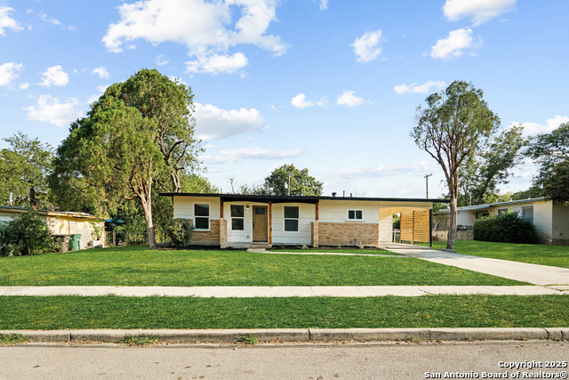 Image 2 of 16 For 462 Springwood Ln