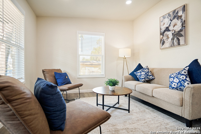 Image 3 of 16 For 462 Springwood Ln