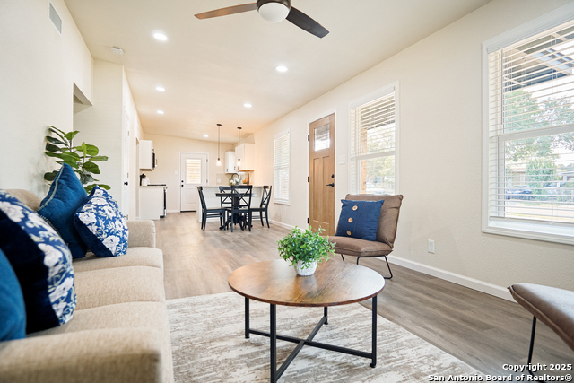 Image 4 of 16 For 462 Springwood Ln