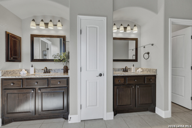 Image 27 of 49 For 1621 Angolo  