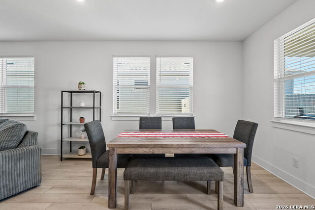 Image 13 of 28 For 2906 Vista Pkwy