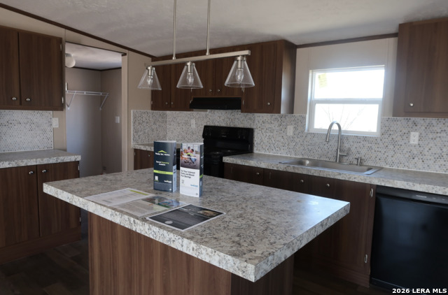 Image 5 of 19 For 146 Frio Estates Dr