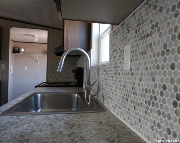 Image 7 of 19 For 146 Frio Estates Dr