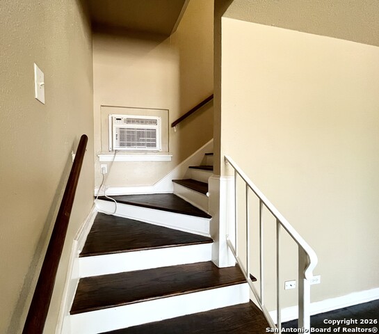 Image 14 of 33 For 245 Deerwood Dr