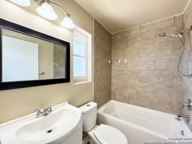 Image 19 of 33 For 245 Deerwood Dr