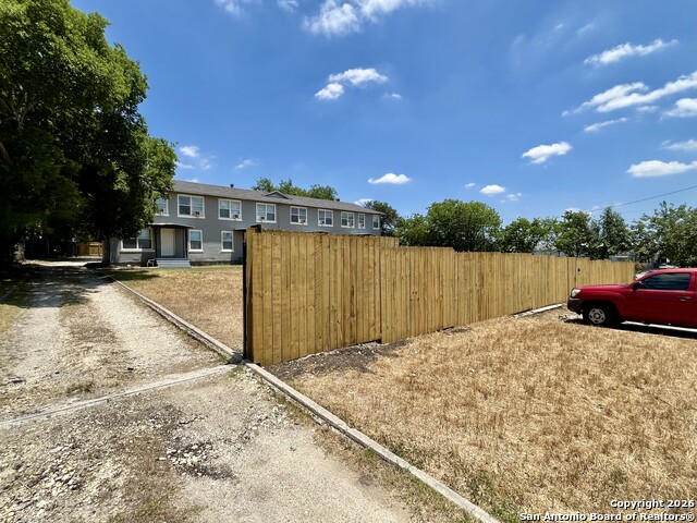 Image 27 of 33 For 245 Deerwood Dr