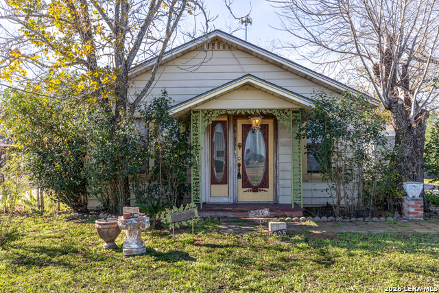 Details for 905 4th  , Floresville, TX 78114