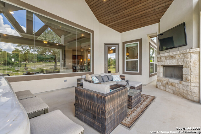 Image 2 of 30 For 2319 Cascada