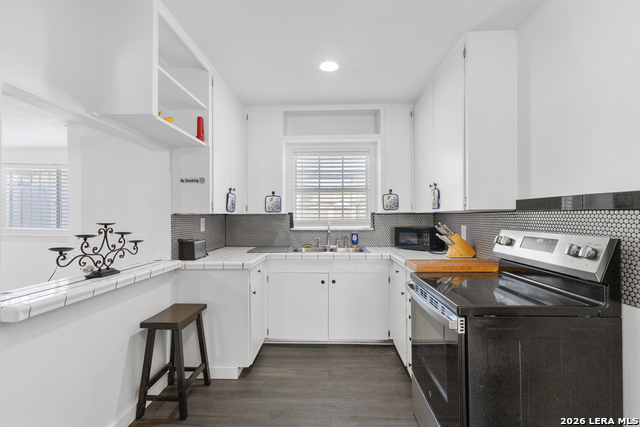 Image 10 of 32 For 615 Overhill Drive