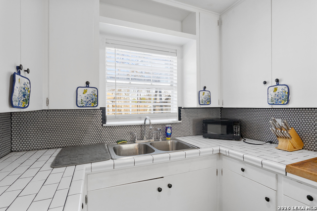 Image 11 of 32 For 615 Overhill Drive