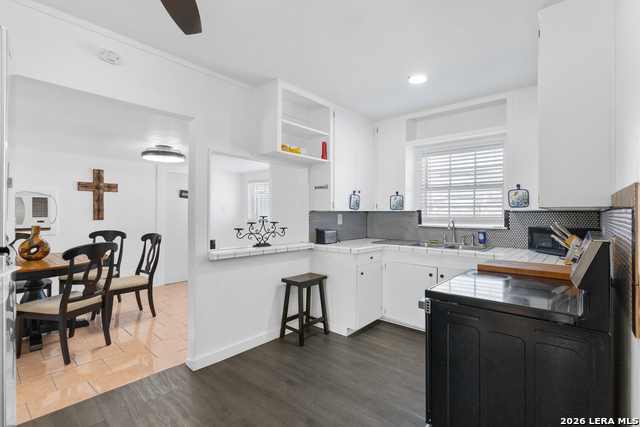 Image 9 of 32 For 615 Overhill Drive