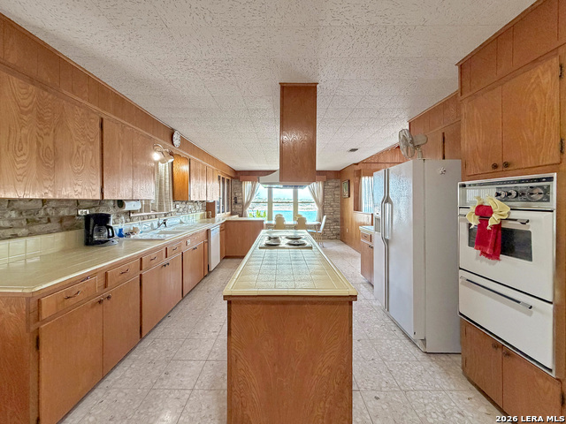 Image 13 of 41 For 937 Hillcrest