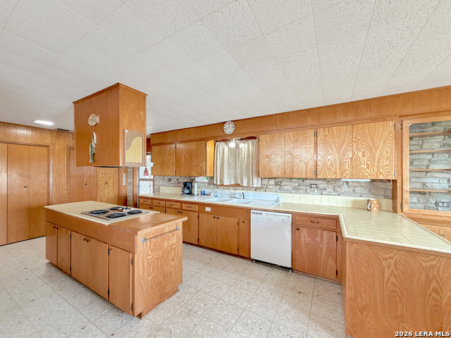 Image 16 of 41 For 937 Hillcrest