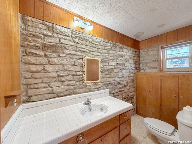 Image 20 of 41 For 937 Hillcrest