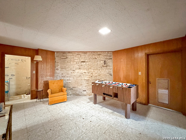 Image 22 of 41 For 937 Hillcrest