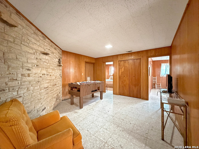 Image 23 of 41 For 937 Hillcrest