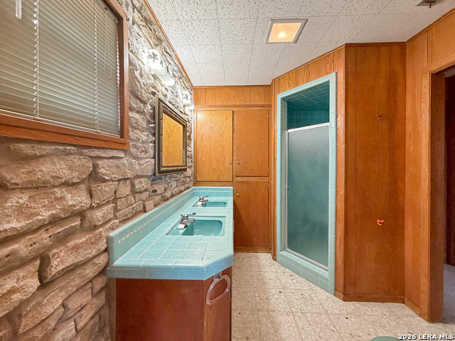 Image 31 of 41 For 937 Hillcrest