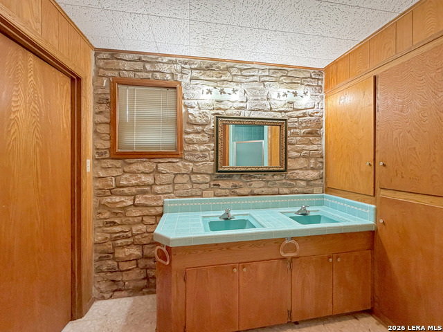 Image 32 of 41 For 937 Hillcrest