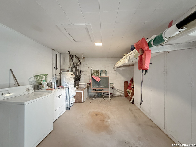 Image 33 of 41 For 937 Hillcrest