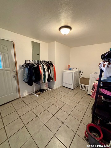 Listing photo id 9 for 211 Maverick E